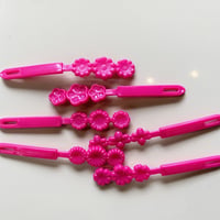 プラスチックお花ピンマゼンタ2pc