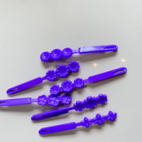 プラスチックお花ピンパープル2pc