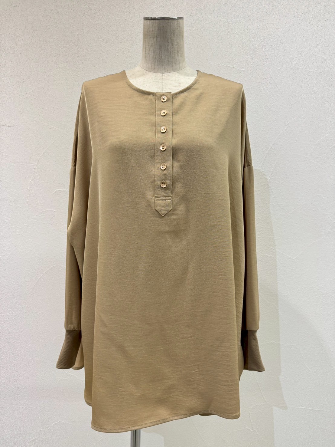 CYAN TOKYO】 ご予約 グロッシーヘンリーリブブラウス | select