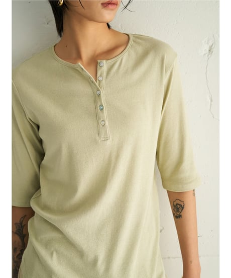 HENRY NECK TEE