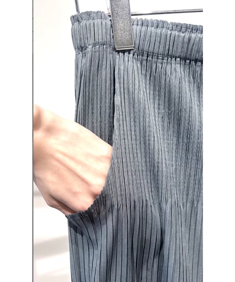 【MAISON MAVERICK PRESENTS】数量限定！Tapered Pleated Pants