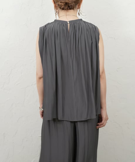 Vintage　crepe de Chine sleeveless blouse