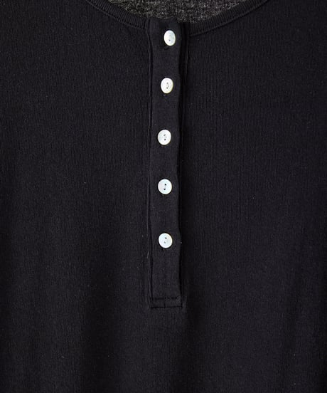 HENRY NECK TEE