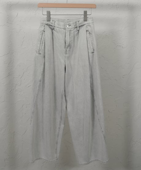 Side tuck curve loose denim Pants　長い方のみ
