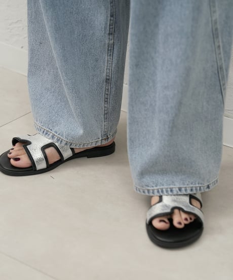 Side tuck curve loose denim Pants　長い方のみ