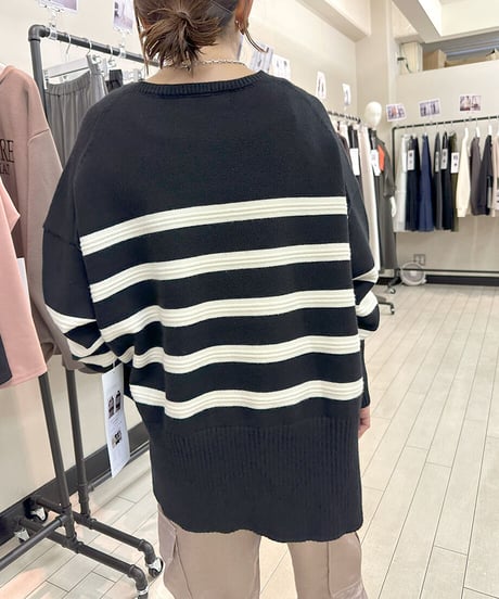立体ボーダーキーネックニット