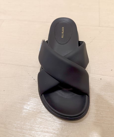 【ALL BLACK】   クッションマジックテープポイントサンダル　ラスト1点❗️