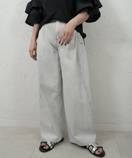 Side tuck curve loose denim Pants　長い方のみ