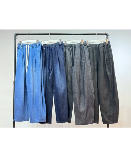 【PRIORITY】　ご予約 カーヴィーデニムパンツ