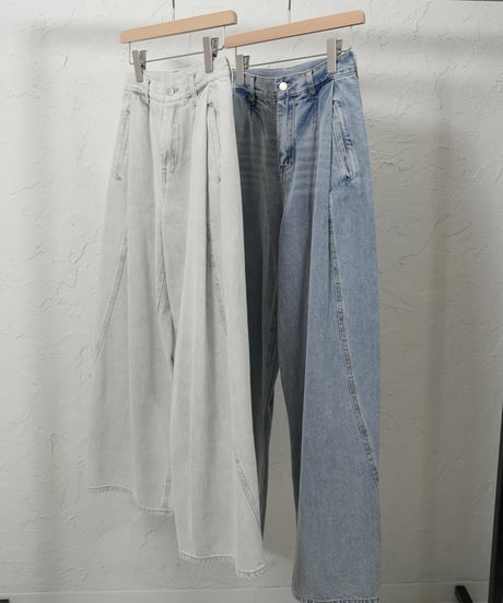 Side tuck curve loose denim Pants　長い方のみ