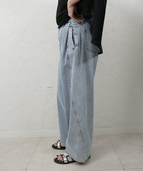 Side tuck curve loose denim Pants　長い方のみ