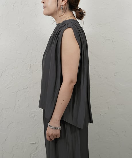Vintage　crepe de Chine sleeveless blouse