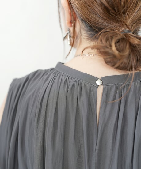 Vintage　crepe de Chine sleeveless blouse