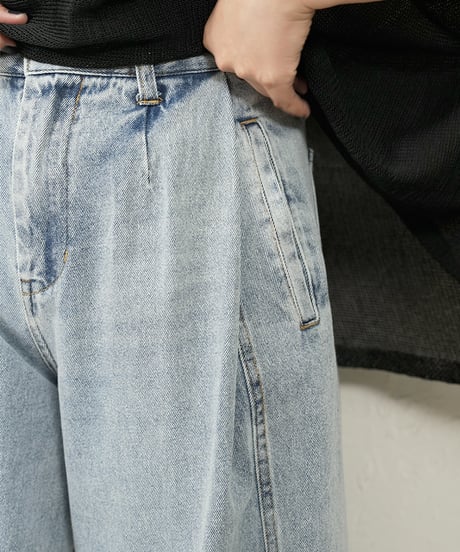 Side tuck curve loose denim Pants　長い方のみ
