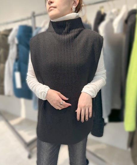 ニットベスト
