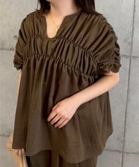 涼し気シャーリングスキッパーブラウス