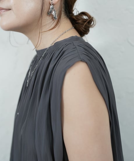 Vintage　crepe de Chine sleeveless blouse