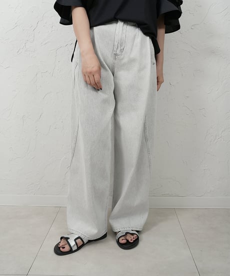 Side tuck curve loose denim Pants　長い方のみ