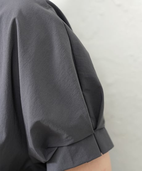 Cool touch fabric  blouse【beige,charcoalラスト2点】