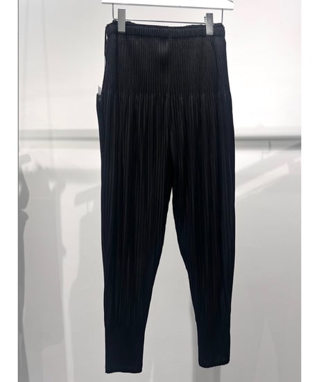 【MAISON MAVERICK PRESENTS】数量限定！Tapered Pleated Pants