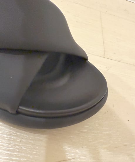 【ALL BLACK】   クッションマジックテープポイントサンダル　ラスト1点❗️