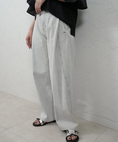 Side tuck curve loose denim Pants　長い方のみ
