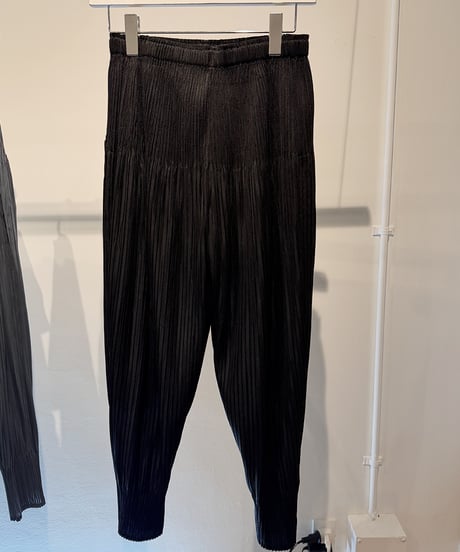 【MAISON MAVERICK PRESENTS】数量限定！Tapered Pleated Pants