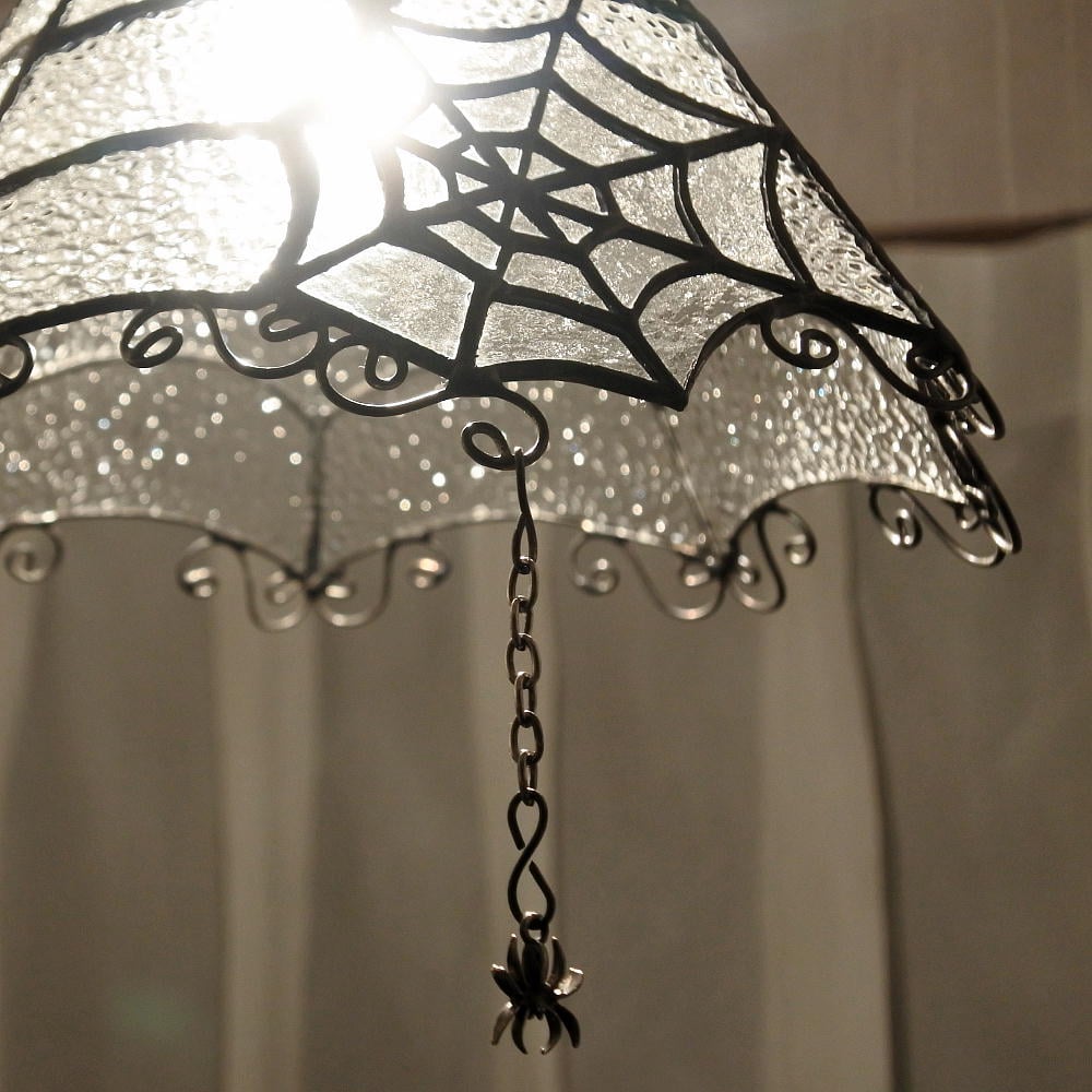 蜘蛛の巣ランプ ステンドグラス 照明 ペンダント クモ ハロウィン