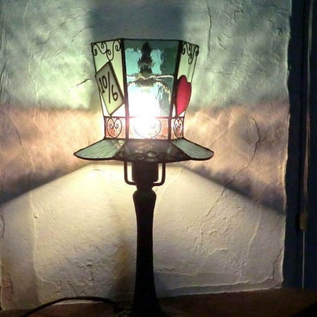 帽子のテーブルらんぷ ランプ ステンドグラス アリス マッドハッター