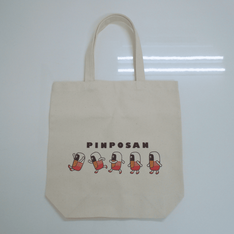 ずらりと並ぶピンポさんトートバッグ