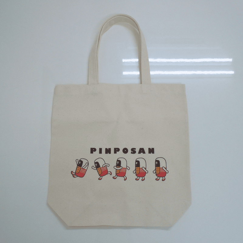 ずらりと並ぶピンポさんトートバッグ | 広島バス オンラインストア