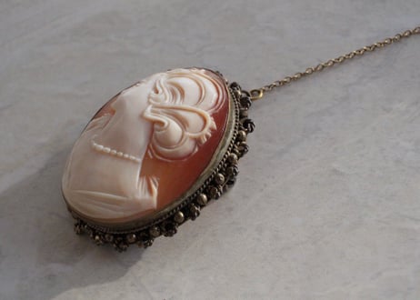 【C】Antique Shell Cameo Brooch