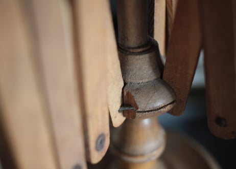 【B】卓上木製・かせくり器　糸巻き器