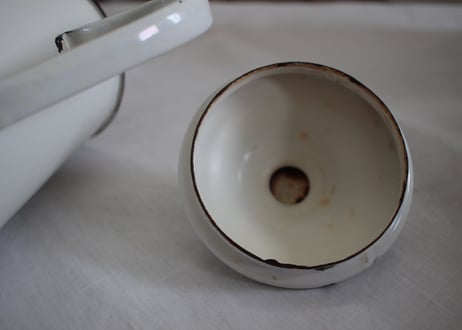 Ancienne Cafetière ホワイトのホーローポットM