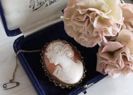 【C】Antique Shell Cameo Brooch
