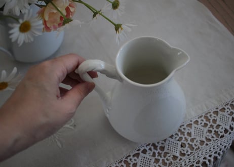 フランス白磁のピシェ