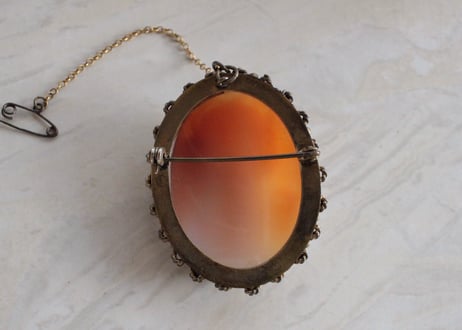 【C】Antique Shell Cameo Brooch