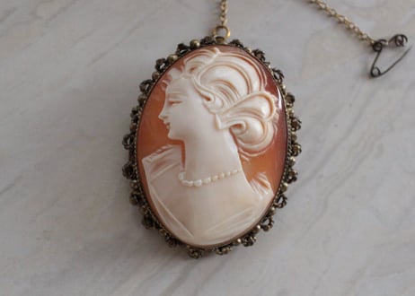 【C】Antique Shell Cameo Brooch