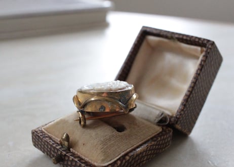【K】Antique Shell Cameo Brooch