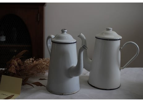 Ancienne Cafetière ホワイトのホーローポットM