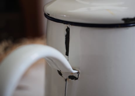 Ancienne Cafetière ホワイトのホーローポットM