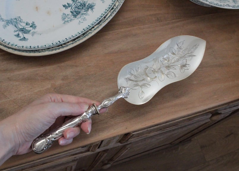 フランスアンティーク⭐️ロカイユ様式ケーキサーバー　シルバープレート　ブロカント フランスアンティーク⭐️ロカイユ様式ケーキサーバー シルバー