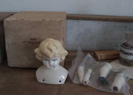 ヴィンテージ1978・陶器“Sally”チャイナドールキット・オリジナルボックス