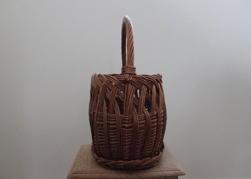 フランスアンティーク　パニエ 様々な大きさのローズパニエが入荷しています。 ショップの