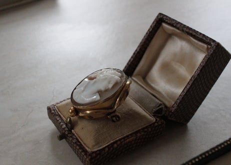 【K】Antique Shell Cameo Brooch