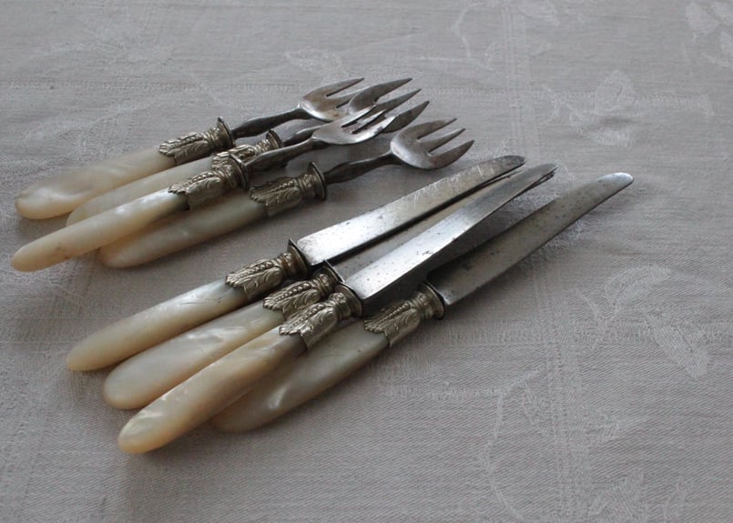 フランス アンティーク マザーオブパール ナイフ Antiqueマザーオブパールのカトラリー/デザートナイフ・フォーク2本