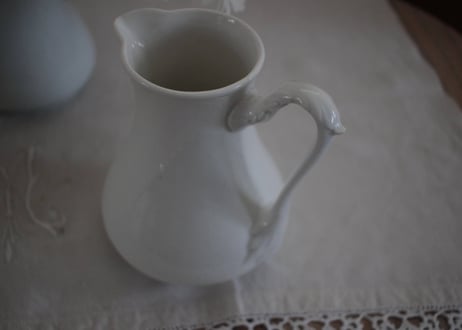 フランス白磁のピシェ