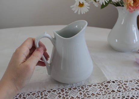 フランス白磁のピシェ