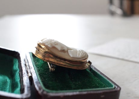【F】Antique Shell Cameo Brooch