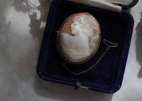 【I】Antique Shell Cameo Brooch